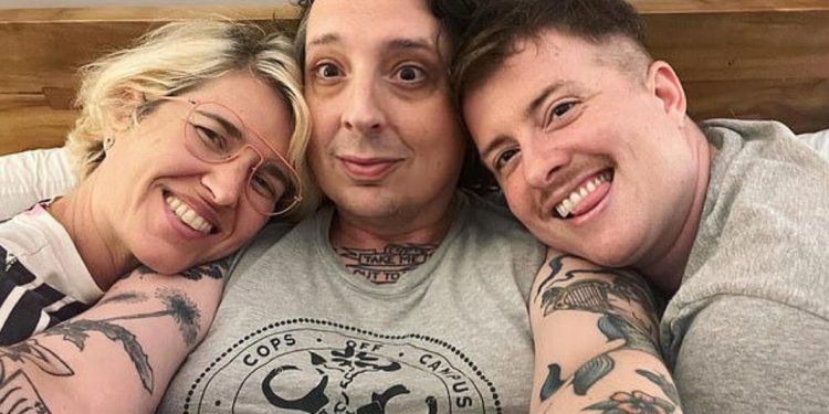 'Trupo' transgénero en Nueva York anuncia el nacimiento de un bebé; llámelo el 'bebé más gay en el área de los tres estados' |  El experto en puerta de enlace