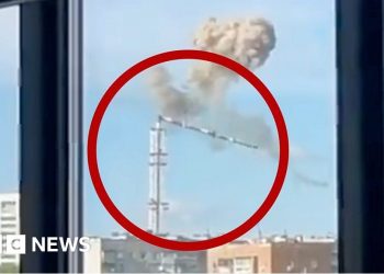Ucrania: Torre de televisión se derrumba tras ataque con misil en Járkov