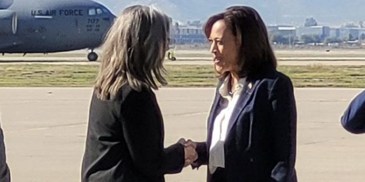 ENFERMO: La gobernadora de Arizona, Katie Hobbs, veta un proyecto de ley que impide que los hombres biológicos se duchen con las mujeres en las escuelas públicas y dice: «No firmaré legislación que ataque a los arizonenses» |  El experto en puerta de enlace