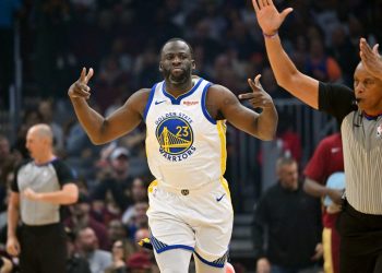 Draymond Green supera a Larry Bird en la lista de triples de la NBA