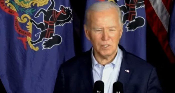 Biden bromea sobre la caída en picado del stock social de la verdad de Trump