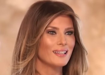 Melania Trump lanza regreso a la campaña electoral después de llorar a su madre
