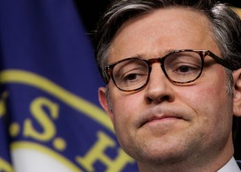 Los leales a Trump anulan la votación sobre el programa de escuchas telefónicas de EE.UU.