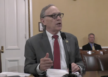 Los republicanos están divididos sobre la renovación de FISA y la vigilancia sin orden judicial del FBI