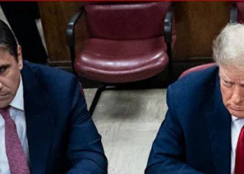 Trump está tratando de impedir que ex empleados de la Casa Blanca testifiquen en el juicio por dinero secreto