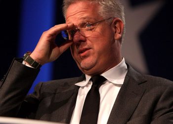 ¿Cuál es la cura para el virus DEI que ha infectado las facultades de medicina?