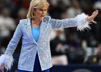 La respuesta de Kim Mulkey a la pelea entre LSU y Carolina del Sur fue mala