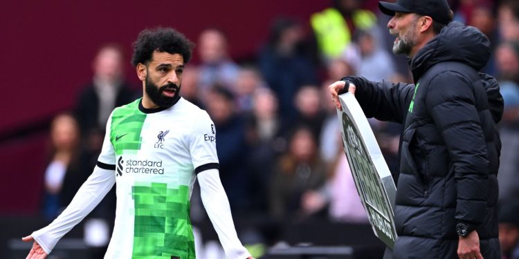 Mo Salah y Jurgen Klopp: el delantero del Liverpool parece chocar con el técnico en la banda del West Ham |  Noticias de futbol