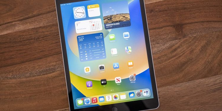 Todavía puedes comprar el iPad de última generación con conector para auriculares por $249