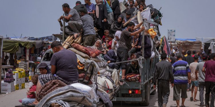 Israel avanza hacia Rafah mientras los palestinos desplazados buscan seguridad