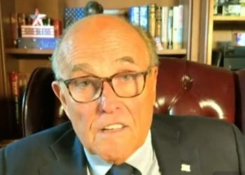 Rudy Giuliani recibe cargos criminales de elector falso de Arizona en su fiesta de cumpleaños