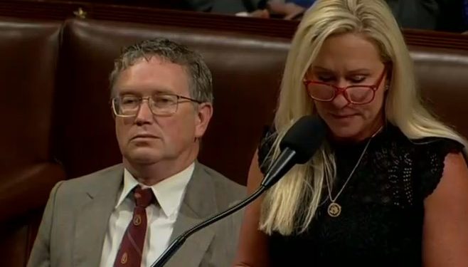 La Cámara abuchea a Marjorie Taylor Greene mientras inicia una moción para desalojar