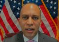 Hakeem Jeffries le dice al pueblo estadounidense que mantenga la presión sobre Alito y Thomas