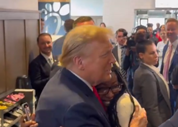 Trump pide batidos para los clientes de Chick-fil-A y el vídeo de un partidario negro que declara «Te apoyamos» se vuelve viral