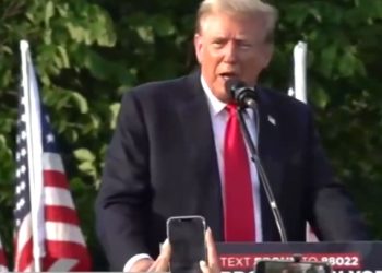 El mitin de Trump en quiebra en el Bronx fue un desastre tecnológico vergonzoso