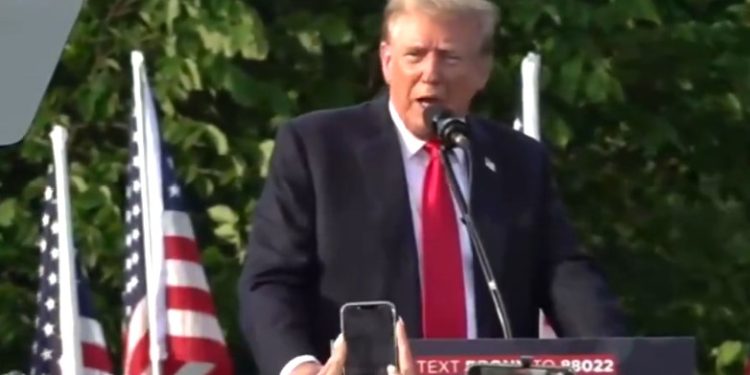 El mitin de Trump en quiebra en el Bronx fue un desastre tecnológico vergonzoso