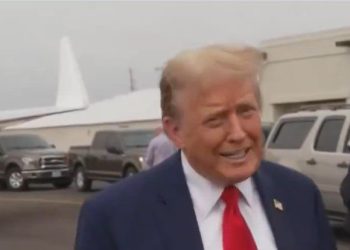 Trump pasa el Día de los Caídos completamente derritiéndose por sus juicios