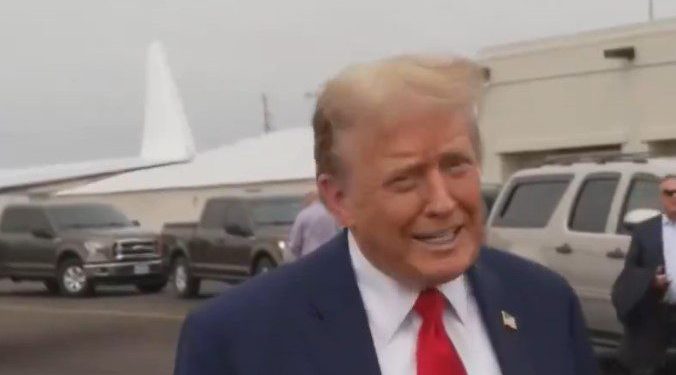 Trump pasa el Día de los Caídos completamente derritiéndose por sus juicios