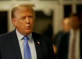 Juez niega juicio nulo a Trump por tormentosos azotes