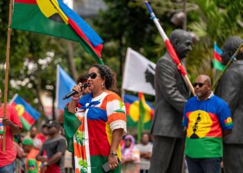 Francia prohíbe TikTok en territorio insular después de que las protestas a favor de la independencia se volvieran violentas