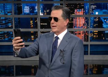 Stephen Colbert tiene sugerencias para el administrador de la 'página de memes' de la campaña de Biden