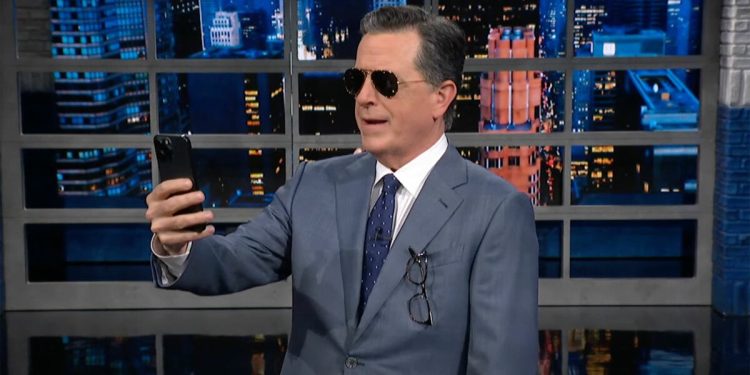 Stephen Colbert tiene sugerencias para el administrador de la 'página de memes' de la campaña de Biden