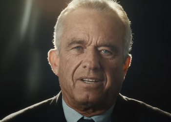 RFK Jr. se ofrece a debatir sobre Trump en la convención del Partido Libertario, ataca su historial en materia de COVID y el drenaje de 'Las criaturas del pantano' |  El experto en puerta de enlace