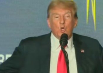 Trump es abucheado y bombardea en la Convención Libertaria