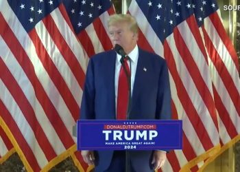 «En cierto modo, me siento honrado… Es muy malo para la familia… Me siento honrado, porque alguien tiene que hacerlo» – Trump habla tras el histórico juicio en un espectáculo en Nueva York (VIDEO) |  El experto en puerta de enlace