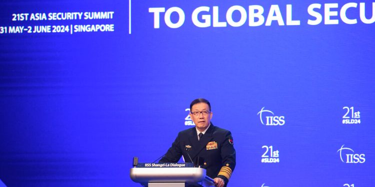 En Singapur, China advierte a Estados Unidos mientras Zelensky busca apoyo