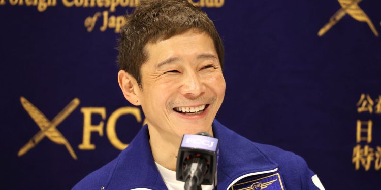 El multimillonario que reservó un vuelo de SpaceX alrededor de la Luna cancela tras retrasos