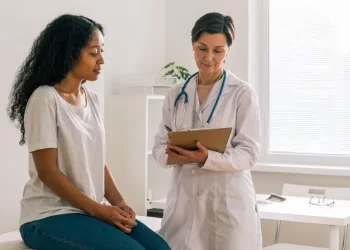 ¿Son mejores las doctoras?  Esto es lo que debe saber