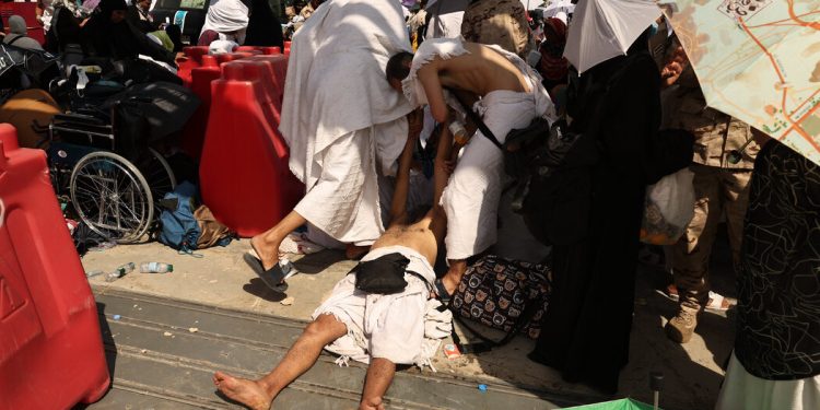 Decenas de personas mueren mientras el intenso calor se apodera de La Meca durante la peregrinación al Hajj