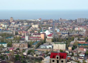 Hombres armados matan al menos a seis personas en sinagogas e iglesias en la república rusa