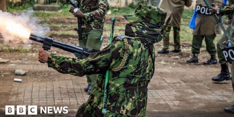 Ira después de que un manifestante fuera asesinado a tiros durante manifestaciones contra los impuestos