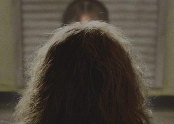 Nic Cage cree que su misterioso monstruo de patas largas es explosivamente aterrador