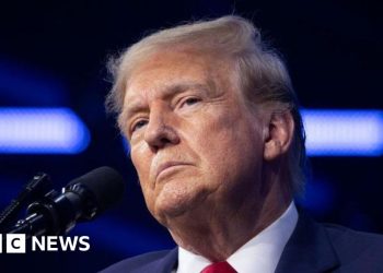 Juez de Nueva York levanta parcialmente orden de silencio de Trump en caso de dinero secreto