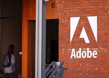 Adobe dice que no entrenará la IA utilizando el trabajo de los artistas.  Los creativos no están convencidos