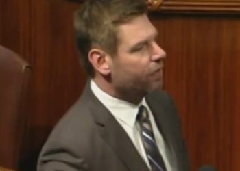 Eric Swalwell critica a los republicanos de la Cámara de Representantes por eludir 1/6 de citaciones