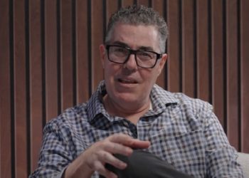 El comediante Adam Carolla está abandonando su California natal y denuncia a Gavin Newsom como «narcisista y vacío» |  El experto en puerta de enlace