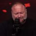 LOS FEDERALES INTENTAN CERRAR INFOWARS ESTA NOCHE – Alex Jones rompe a llorar en el programa en vivo – Video desgarrador – ¡Steve Bannon insta a Alex a llevarlos a los colchones!  |  El experto en puerta de enlace