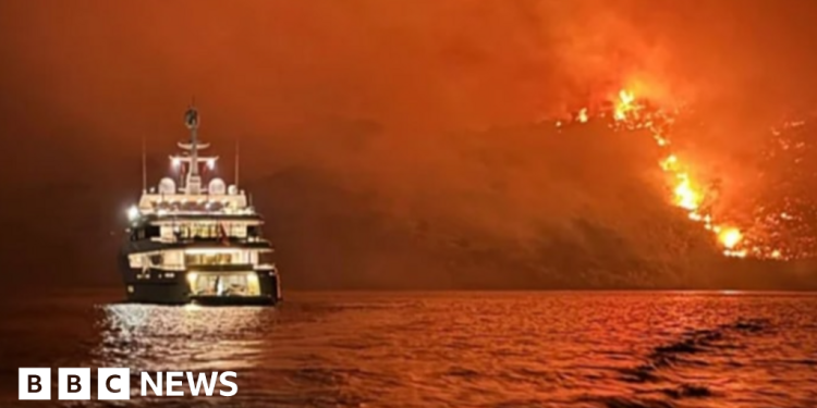 Ira después de que los fuegos artificiales en un yate provocaran un incendio