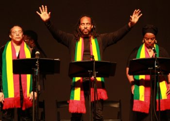 David Heron y el elenco celebran el estreno estadounidense de McBee