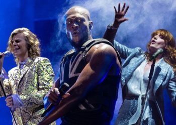 De David Bowie a Florence Welch, 10 de los looks más emblemáticos del Festival de Glastonbury