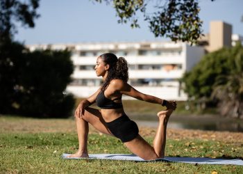 ¿Dónde puedo encontrar ejercicios gratuitos para aplanar mi estómago?