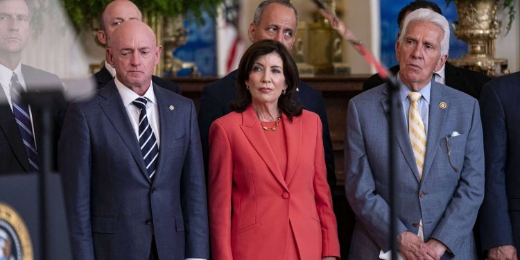 La gobernadora de Nueva York, Kathy Hochul, acaba con los precios por congestión