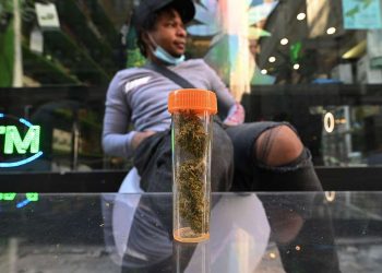 Por qué las tiendas de marihuana sin licencia de Nueva York superan en número a los dispensarios legales