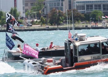 Cientos de personas asisten al desfile de barcos MAGA Michigan el sábado en el río Detroit. El presidente Trump visita Motor City |  El experto en puerta de enlace