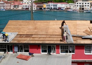 El huracán Beryl causó daños “inimaginables” en Granada, afirma líder
