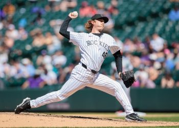 Los Cerveceros adquieren al lanzador derecho Nick Mears de los Rockies